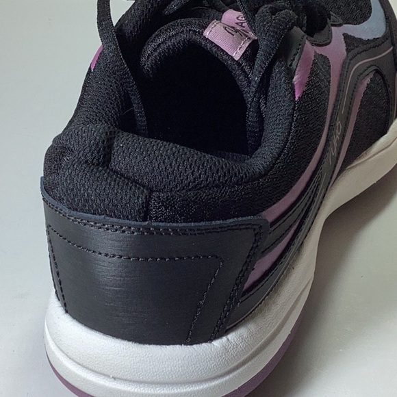 Ryka Agility Walking Shoe. Note:little defect on the knee of one sneaker see pic - Picture 6 of 6